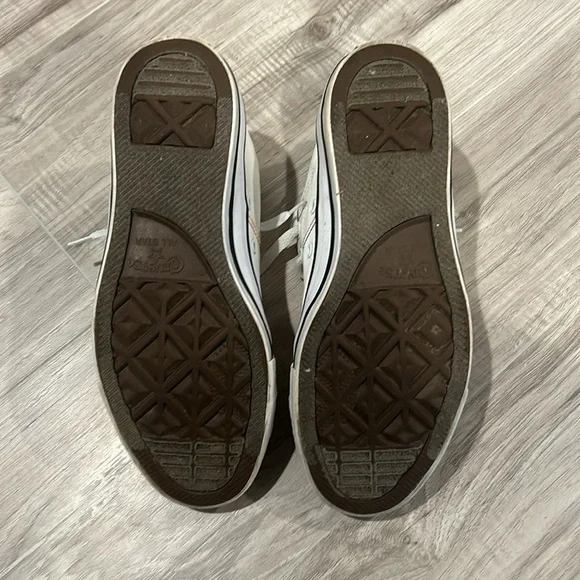 Converse size 6 Chuck Taylor’s with padded tongue - Picture 4 of 7